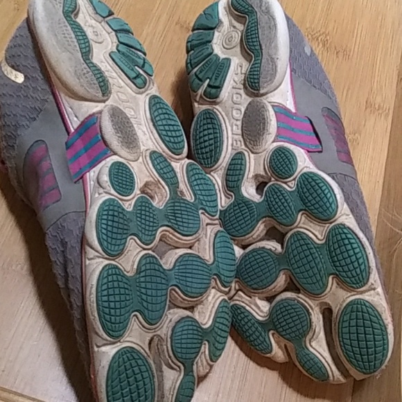 Brooks running shoes - Picture 3 of 3